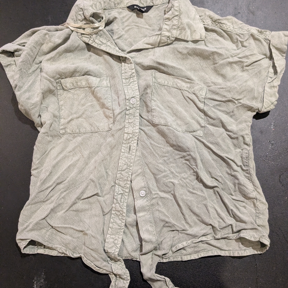 Casual Light Gray Button-Up Shirt